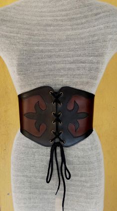 It is Handmade leather corset Belt with beautiful designs. Handmade and hand dyed belt with high quality leather. It is adjustable at front with Lace and at back with buckles MEASUREMENTS: XS : 58cm - 64 cm / 23" in -25" in S : 66 cm - 74 cm / 26" in - 29"in M : 75 cm-85 cm / 29.5 "in - 33.5" in L: 85 cm-95  cm / 33.5 "in - 37.4" in XL: 95 cm-105 cm / 37.4 "in - 41.3" in Belt width: 18 cm / 7" in at Front and 7.75 cm / 3 "in at Back DETAILS: ► 100% Handmade ► 100% Ggenuine leather ► Made on your Under Bust Corset, Leather Corset Belt, Corset Belt, Leather Corset, Leather Projects, Suspender Belt, Larp, Handmade Leather, Leather Working