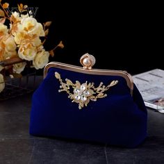 SPECIFICATIONSstyle: fashion,vintage ,retro,elegant,partyred clutch bag: bag womenspurses and handbags: bags for women 2019design: Diamonds, Appliquescolor: blue,red,purple,black,silverclutch bag: evening clutch bagsblue evening clutch: crystal clutch bags 2019Weight:: 510 gramStyle: FashionSize:: 195x235x87mmShape: FLAPPlace Of Origin: GUANG DONG ProvincePlace Of Origin: GUANG DONG ProvincePattern Type: SolidOrigin: CN(Origin)Occasion: VersatileNumber of Handles/Straps: SingleModel Number: 1811 Red Clutch Bag, Silver Clutch Bag, Red Clutch, Silver Clutch, Crystal Clutch, Wedding Purse, Party Purse, Formal Shoes For Men, Crossbody Messenger Bag