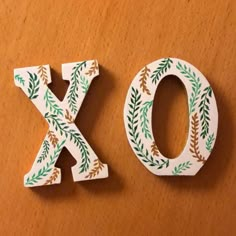 the letters xo and o are decorated with leaves