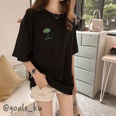 #ootdoversize hashtag on Instagram • Photos and Videos Winter Knit Sweater, Loose Shirt, Female Girl, Professional Attire, Crewneck Dress, Embroidered Shorts, Loose Shirts, Elegant Shirt, Trendy Tshirts