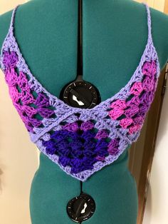 Fun and perfect for summer Get ready for concerts and festivals with this adorable top!  Bright and fun colors that are sure to stand out! Triangle Top Crochet, Granny Square Triangle, Purple Granny Square, Gina Jones, Crochet Flower Blanket, Flower Blanket, Crochet Pumpkin, Crochet Crop, Yarn Sizes