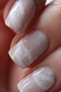 Plumetis de douces plumes - Nature Nails Nail Art by Tenshi no Hana - Socialbliss Winter Wedding Nails, Nail Art Mariage, Feather Nail Art, Feather Nails, Nagel Tips, Her Nails, I Love Nails, Pastel Nails, Hot Nails