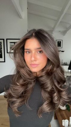 Rambut Brunette, Brown Hair Inspo, Dyson Airwrap, Makijaż Smokey Eye, Blowout Hair, Peinados Fáciles Para Cabello Corto, Long Brown Hair