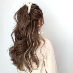 Trending Brown Hair Color 2023, Milk Tea Brown With Highlights, Korean Hair Balayage, Balayage Hair Korean, Dark Milk Tea Hair Color Balayage, Milk Tea Brown Hair Color Balayage, Milktea Brown Hair Color With Highlights, Korean Brown Hair With Highlights, Milktea Brown Hair Color Balayage