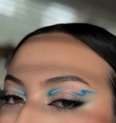 Trippy Eye Makeup, Crazy Eyeshadow Looks, Artistic Eye Makeup, Graphic Eyeshadow, Color Eyelashes, Makeup For Black Skin