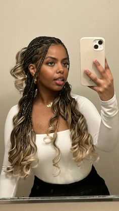 French Braids Styles For Black Women, French Goddess Braids, Knotless Box Braids French Curls, French Curl Braids Medium, French Curls Braids Hairstyles Ideas, French Curl Braids Color Ideas, Cute Hairstyles For French Curl Braids, Hairstyles On French Curl Braids, Box Braids With French Curls