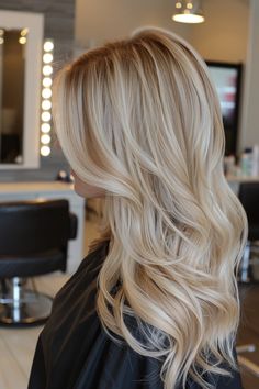 Explore top blond hair color ideas that enhance your locks with dimension and an effortless, stylish appearance. Blonde Hair With Layers, Healthy Blonde Hair, Blond Bob, Fall Blonde Hair Color, Caramel Blonde Hair, Blonde Hair Goals, Blonde Hair Colors, Bright Blonde Hair, Fall Blonde Hair