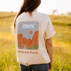 Inspired by our trip through the western USA, the Zion National Park shirt made from 100% organic cotton. Thanks to the organic cotton, our clothing feels wonderfully soft on the skin and is also sustainable. The cotton used comes from 100% organic farming. In addition, all of our shirts are OEKO-Tex Standard, FairWear and PETA certified. Your shirt will only be produced for you once your order has been received. This means that each of you receives a unique piece and we also protect the environ Relaxed Fit Cotton Tops For Adventure, Adventure Graphic Cotton Tee Shirt, Adventure Graphic Cotton Tee, Organic Cotton Shirt With Screen Print And Relaxed Fit, National Park Shirts, National Park Shirt, Zion National Park, Organic Farming, Mom Birthday