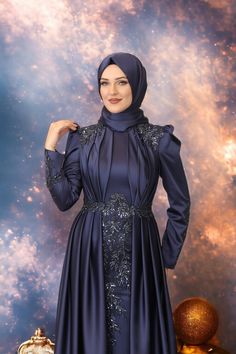 It is an evening dress model with appliqué embroidery on the front, a hidden zipper at the back and a lined interior. Length from shoulder is 150 centimeters. Made from satin fabric. Big Size Wedding Dress, Modest Abaya, Appliqué Embroidery, Wedding Dress Elegant, Nikah Dress, Abaya Hijab, Dress Modest, Dress Muslim, Muslim Fashion Dress