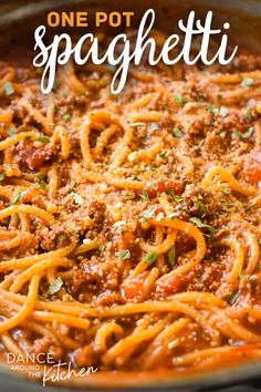 one pot spaghetti in a large container Easy Sunday Dinner Ideas, Easy Sunday Dinner, Sunday Dinner Ideas, Sauce Spaghetti, Easy Spaghetti