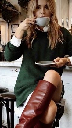 Fall Casino Outfit, Slytherin Scarf Outfit, Forest Green Fall Outfit, 30 Year Old Fashion Women Casual Edgy, Emerald Green Winter Outfit, Chic Work Outfits Women Winter, Green Dress Fall Outfit, Fall Outfits Work Business Casual, Italian Style Winter