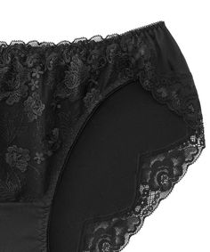 Elegant bikini panty with floral embroidered lace.Featuring an excellent stretch fabric.The waist is trimmed with lace for added movement and a soft fit on the skin.-Size-[XL]Hip102-110cm-Details and Fabric-Polyester/Polyurethane/NylonPlease note that the lace on this product is transparent. Fitted Black Bottoms With Delicate Lace, Black Fitted Bottoms With Delicate Lace, Black Lace Bottoms With Delicate Lace Detail, Black Delicate Lace Bottoms, Black Lace Bottoms With Delicate Details, Elegant Stretch Lace Briefs, Elegant Black Bottoms With Delicate Lace, Seamless Lace Brief Bottoms, Stretch Delicate Lace Briefs