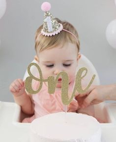 Smash Cake Girl 1st Birthday, First Birthday Girl Outfit, Third Birthday Girl, 1st Birthday Hats, First Birthday Girl, First Birthday Outfit Girl, Smash Cake Girl, Gold First Birthday, Birthday Party Hats