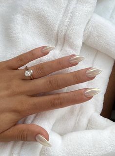 Hailey Bieber Nails, Bieber Nails, White Chrome Nails, Formal Nails, Ring Inspo, Summer Manicure, Wedding Nails For Bride, Pearl Nails, Shellac Nails