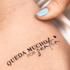 a woman's thigh with the words queda mucho for serif on it