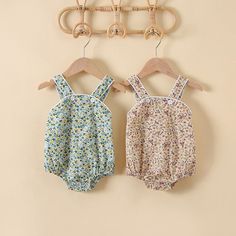 This Baby Girl Floral Print Pattern Solid Color Sleeveless Onesie is a tasteful, classic choice for summer days. Its aesthetically-pleasing print pattern and solid color make for a charming ensemble perfect for captivating the eye. A perfect expression of comfort and luxury for your little one. COLOR Blue, Apricot GENDER Baby Girl MATERIAL Cotton PATTERN Floral (Flower) SEASON Summer SIZE (AGE) 66 (3-6M), 73 (6-9M), 80 (9-12M), 90 (12-24M), 100 (2-3Y) Baby Boutique Clothing, Long Romper, Overalls Pants, Floral Prints Pattern, Girl Onesies, Matching Family Outfits, Valentines For Kids