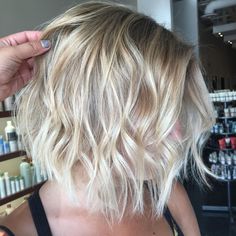 Messy Bob for Thin Hair Bob Balayage, Blonde Balayage Bob, Balayage Bob, Blond Balayage, Modern Haircuts, Icy Blonde, Bob Hairstyles For Fine Hair, Blonde Bobs, Haircuts For Fine Hair