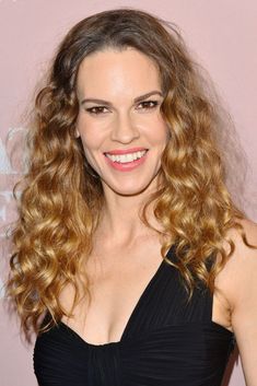 Hair For Oblong Face, Long Hair Cuts For Oval Face Shape Women, Oval Face Celebrities Women, Hairstyles For Oblong Faces, Oval Vs Oblong Face Shape, Hairstyle For Oval Shape Face Girl, Trendy Curly Haircuts, Actresses With Oval Face Shape, Curly Hair Care Tips