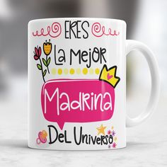 a white coffee mug with the words makina del univero on it