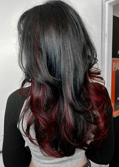 Red Hair Streaks, Hair Color Underneath, Hair Color Streaks, Hair Streaks, Dyed Hair Inspiration, Glamorous Hair