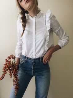 Jeans And A White Shirt, Áo Blu, Style Désinvolte Chic, Style Casual Chic, Chique Outfits, Mode Inspo, Casual Winter Outfits, Outfits Casual, Fashion Mode