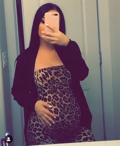 Pregnant Baby, Pregnancy Goals, A Pregnant Woman, Pretty Pregnant, Mommy Goals, Pumping Moms, Cute Maternity Outfits, Stylish Maternity, Pregnant Mom