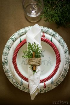 DIY Twine Napkin Holder Centerpieces - We're Parents Napkin Decoration Ideas Christmas, Napkin Ring Diy Christmas, Christmas Napkin Rings Diy How To Make, Folding Napkins For Napkin Rings, Diy Holiday Napkin Rings, How To Fold Paper Napkins For Christmas, Diy Christmas Napkin Holders, Napkin Rings Folding Ideas, Napkins In Napkin Rings