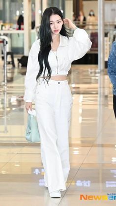 Modest Girly Outfits, Bratz Inspired Outfits, Style Korea, Airport Fashion, Simple Trendy Outfits, Black Mamba, Airport Style, Airport Outfit