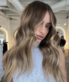 Dark Blonde Light Brown Hair, Calm Down Selena Gomez, Best Fall Hair Colors, Selena Gomez Aesthetic, Blonde Light Brown Hair, Dirty Blonde Hair Color Ideas, Warm Balayage, Aesthetic Cartoon, Hair Color Caramel