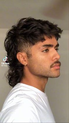 Wolf Cut for Men: 10 Styles for the Modern Man Mens Hairstyles Thick Hair, Modern Mullet, Hair Inspiration Short, Men Haircut Styles, Punk Hair