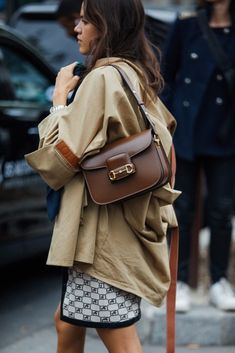 Women Fashion Casual, Blogger Street Style, La Fashion Week, Quality Handbags, Street Style Chic, La Fashion, 2024 Fashion, Work Bag, Cool Street Fashion