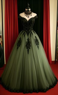 Princess Ball Gowns Green, Queen Aesthetic Dress, 1800 Ball Gowns, Starfall Ball, Prom Dress Off The Shoulder, Inai Pengantin, Masquerade Prom, डिजाइनर कपड़े, Prom Dresses Off The Shoulder