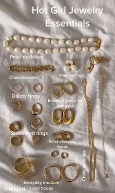 Capsule Wardrobe Jewelry, Types Of Jewelry, Fashion Vocabulary, Gold Jewelry Sets, Jewelry Accessories Ideas, Dope Jewelry, Girl Jewelry, Jewelry Essentials, Classy Jewelry