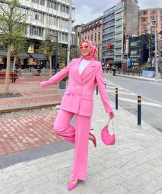 Hijab Pink, Pink Jacket Outfit, Hijab Clothes, Hijab Aesthetic, Hijab Outfits, روتين العناية بالبشرة, Hijabi Outfits, Modest Fashion Outfits