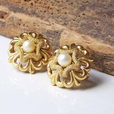 Tr Plain Gold Bangles, Vintage Style Wedding Rings, Stone Jewellery Designs, Kundan Jewellery Set, Beautiful Henna Designs, Online Gold Jewellery, Gold Chain Design, Pearl Necklace Designs