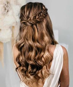 Semiraccolto con treccia laterale Braided Wedding Hair, Easy Trendy Hairstyles, Stylish Ponytail, Braided Hairstyles For Wedding, Homecoming Hairstyles, Bride Hairstyles, Ponytail Hairstyles