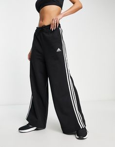 Jogger par adidas Performance Pour vos looks du quotidien Modèle griffé Taille élastique avec cordon de serrage Poches latérales Large Fall Workout Outfits, Black Workout Outfit, Adidas Jumpsuit, Combat Clothes, Jogging Outfit, Gym Joggers, Adidas Joggers, Sweat Joggers