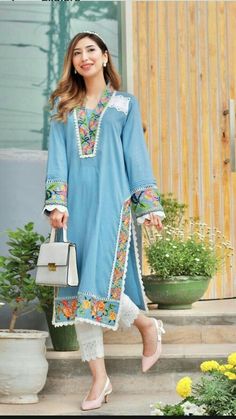 Pakistani dresses Cotton Suit Designs, New Kurti Designs, Lace Dress Design, Simple Kurta Designs, Trendy Shirt Designs, Kurti Designs Latest, Formal Office, Pakistani Fashion Party Wear, Women Kurta