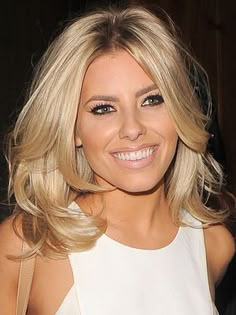 Mollie King Hair, Rooty Blonde, Short Locks, Haircuts 2024, Hair Color And Cut, Bob Hair