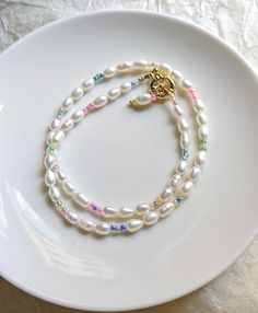 ✋100% HANDMADE Natural freshwater pearls and multi colored candy beads jewelry, the colors are very bright and summer vibes!       📏SIZE: 47cm long / 18 inch * If you need other lengths, please contact me or leave a message in the order. 📿 MATERIAL: 5-7mm freshwater pearls 2-3mm glass beads  14K gold plated clasp closure 📦 Packaging: 🔆 All comes in a beautifully packaged cotton pouch ready to be gifted. * If you have any ideas about packaging, please feel free to contact me. ✈️ Shipping and Delivery: 🔆 I fully understand your concerns about international shipping, so I improve the logistics experience in every link: * All items ship within 1-2 business days (3-4 days for custom orders). * All orders have tracking so you can monitor the delivery process. * It takes about 8-10 business Pastel Pearl Necklace, Real Pearl Jewelry, Beads Aesthetic, Candy Beads, Real Pearl Jewellery, Seed Bead Choker, Choker Handmade, Beach Necklace, Cotton Pouch