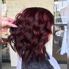 Dark Cherry Hair Color, Dark Cherry Hair, Pelo Color Borgoña, Chocolate Brown Hair Color Ideas, Cherry Hair Colors, Brown Hair Color Ideas, Chocolate Brown Hair Color, Hair Color Chocolate, Brown Ombre Hair