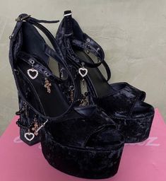 Goth Shoes, Mode Shoes, Dr Shoes, Cute Shoes Heels, Modern Sandals, Funky Shoes, Fancy Shoes, Chunky Sandals, Pink Sandals