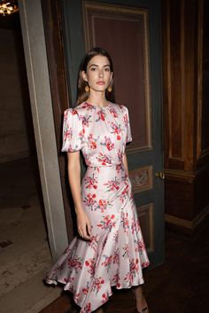 Amur RTW Spring 2019 [PHOTOS] – WWD Cupro Dress, Robes Glamour, Look Retro, Outfit Trends, Floral Print Maxi Dress, Floral Print Maxi, Pink Floral Dress, Style Maxi Dress, 가을 패션