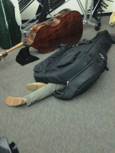 a violin and other musical instruments laying on the floor next to each other in a room