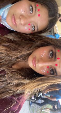 Game Day Face Glitter, Pink Out Cheer Makeup, Face Paint Fb Game, Glitter Face Paint Football Game, Football Dots Face Paint, Homecoming Paint Face, Glitter On Face Football Game