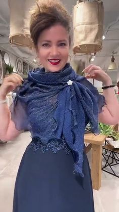 Shawl Outfit Ideas, Irene Butsch, Shawl Outfit, Scarf Wearing Styles, Woolen Scarves, How To Wear A Scarf, Stylish Scarves, Scarf Women Fashion, Tie Scarf