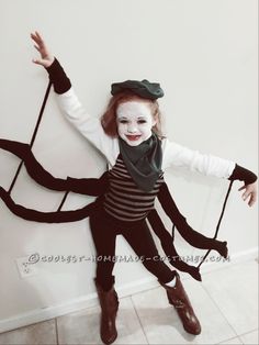 DIY Miss Spider (James and the Giant Peach) costume - perfect for World Book day Karnevalove Masky, James And The Giant Peach Costume, Insect Costume, Miss Spider, James And Giant Peach, Spooky Crafts, James And The Giant Peach