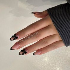 Black nails with black ribbon 🖤 French Nail Black Tip, Small Nails Ideas Black, Black Dainty Nails, Nail Inspo With Black, Black Nails Coquette, Black Nails For Graduation