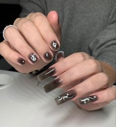 Guitar Nails, Aesthetics Nails, Artistic Nails, Gothic Outfits, Pretty Nails, Cute Nails