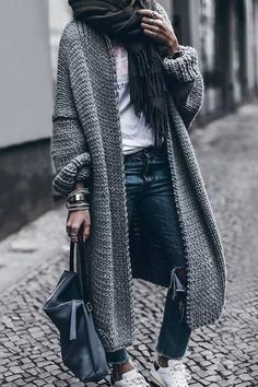 Long Sweaters For Women, Walking Down The Street, Pullover Mode, Dream Style, Cardigan Outfits, Casual Winter Outfits